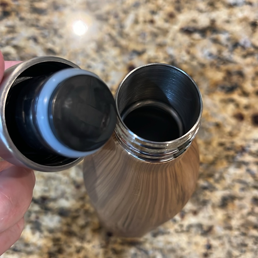 Arbonne insulated drink container - Picture 3 of 4